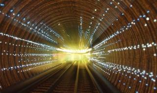 上海外滩隧道车祸