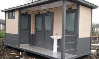 美国移动厕所马桶里的蓝色液体是什么好像能保证厕所里没有臭味 移动公司厕所实拍